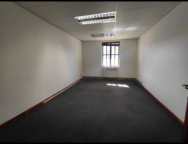 170M² OFFICE TO LET IN BRYANSTON